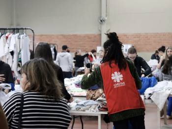 Cáritas Paraná realiza Bazar Solidário de roupas em Curitiba nos dias 06 e 07 de junho